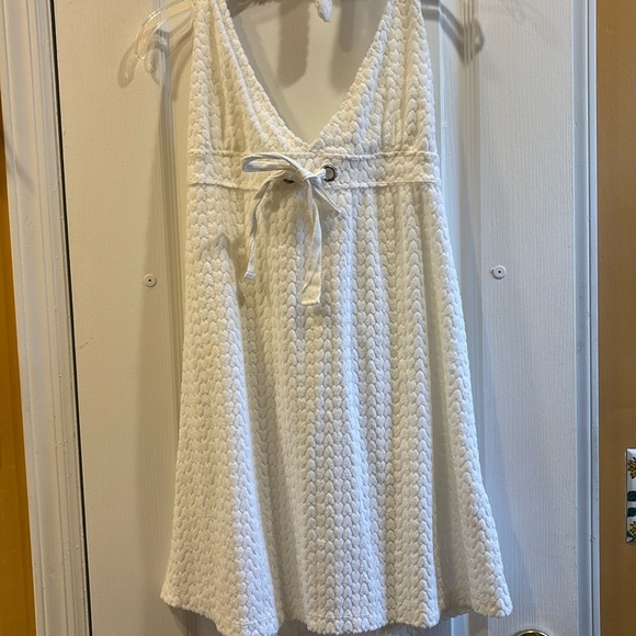 ELAN WHITE TERRY CLOTH DRESS WITH HEART DESIGN AND TOES AT NECK
SIZE SMALL - Picture 1 of 7